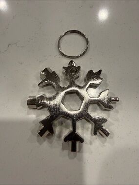18-in-1 Snowflake Multi Tool, Keychain Stainless Multi-Tool, Compact Snowflake
